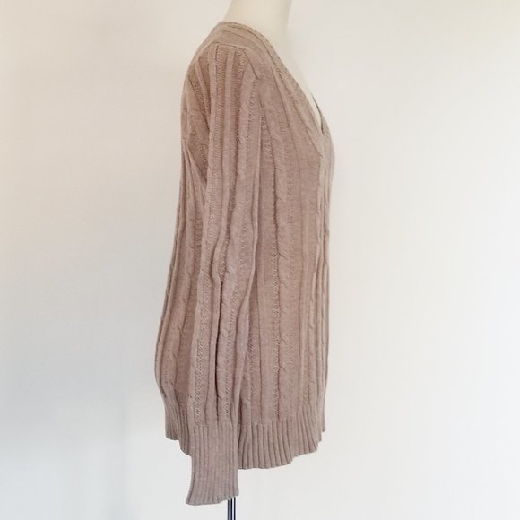 Casey Becker Scream Queen Sweater (L) - Picture 3 of 6